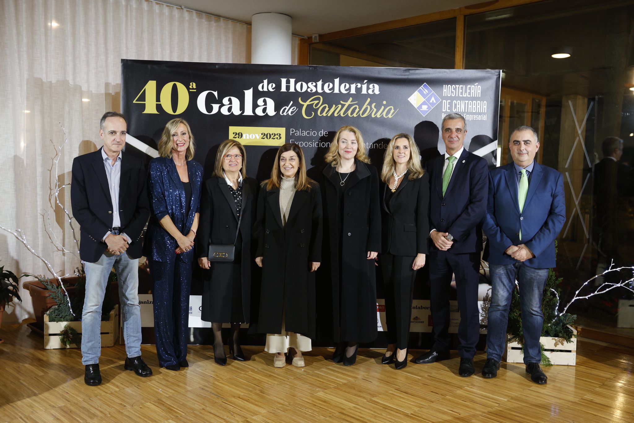 Samuel Ruiz, Bárbara Gutiérrez, María Ángeles Pérez, María José Sáenz de Buruaga, Eva Guillermina Fernández, Carolina Juaniz y Gustavo Francisco Cubero y Roberto Media. 