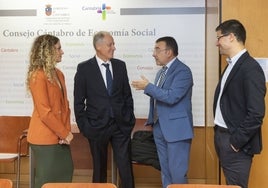 Ainoa Quiñones, Eduardo Arasti, Miguel Ángel Gálvez y el director de Trabajo, Jaime Alonso.