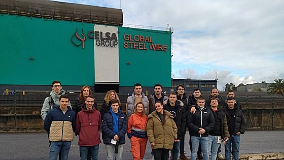 Los equipos del CIFP Número uno se adentran en el día a día de Global Steel Wire