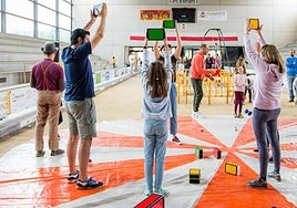 Una actividad de la Malabaracirco con niños.