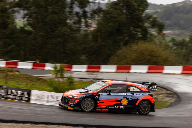 Dani Sordo, en una de las vueltas con su Hyundai al circuito de La Roca.