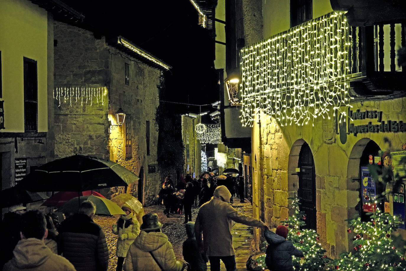 Hay 400.000 puntos de luz para superar ampliamente la cifra del año pasado: 120.000, cuando ya se consiguió un gran protagonismo, en el marco del concurso de Ferrero Rocher, en el que se estaba participando.