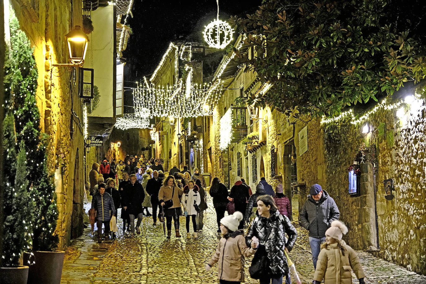 Más de 90.000 personas pasaron por la villa el año pasado durante diciembre y enero para disfrutar de la decoración.