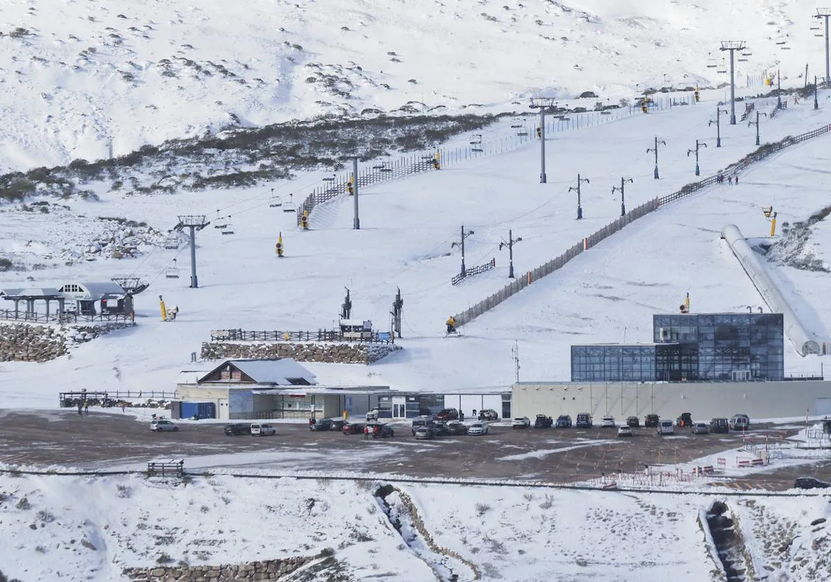 Sierra Nevada pone en marcha 70 cañones de nieve artificial
