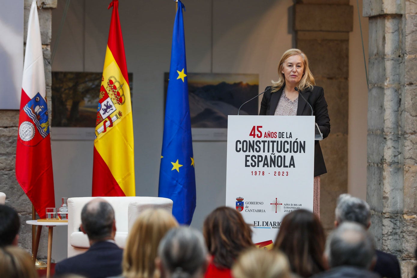 María José González Revuelta, presidenta del Parlamento de Cantabria, en otro momento de su discurso.