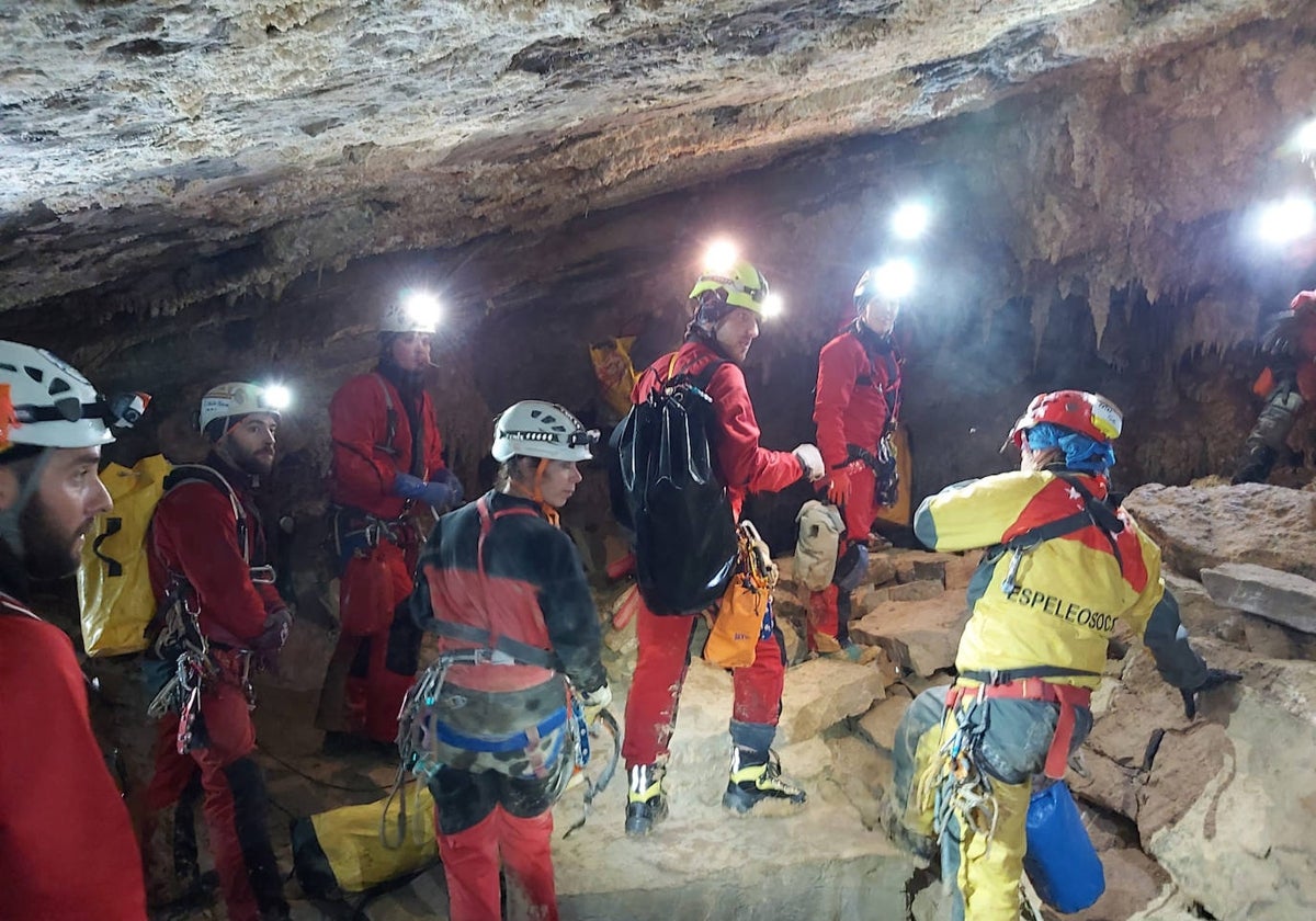 Simulacro de salvamento en el sistema de galerías subterráneas del Gándara.