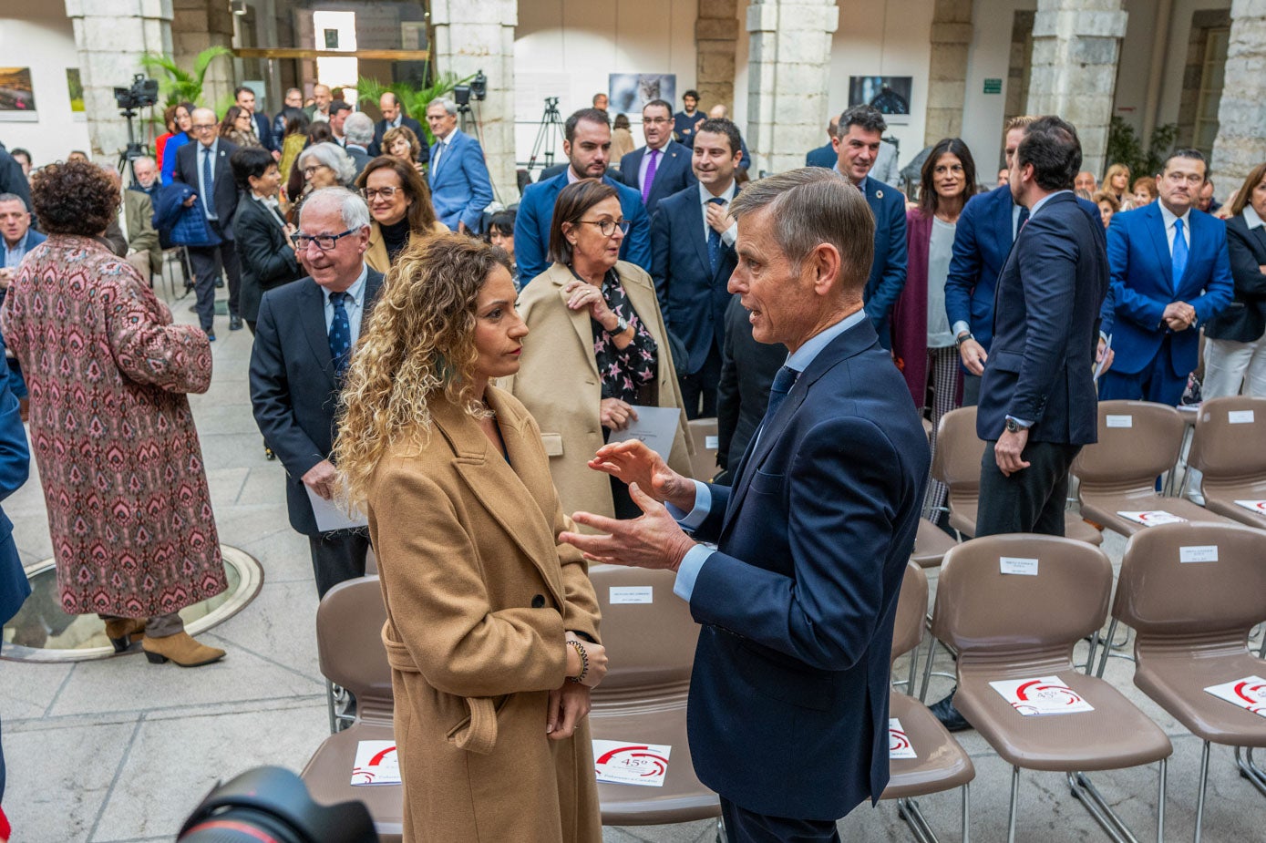 El presidente del TSJC, José Luis López del Moral, con la delegada del Gobierno, Ainoa Quiñones.