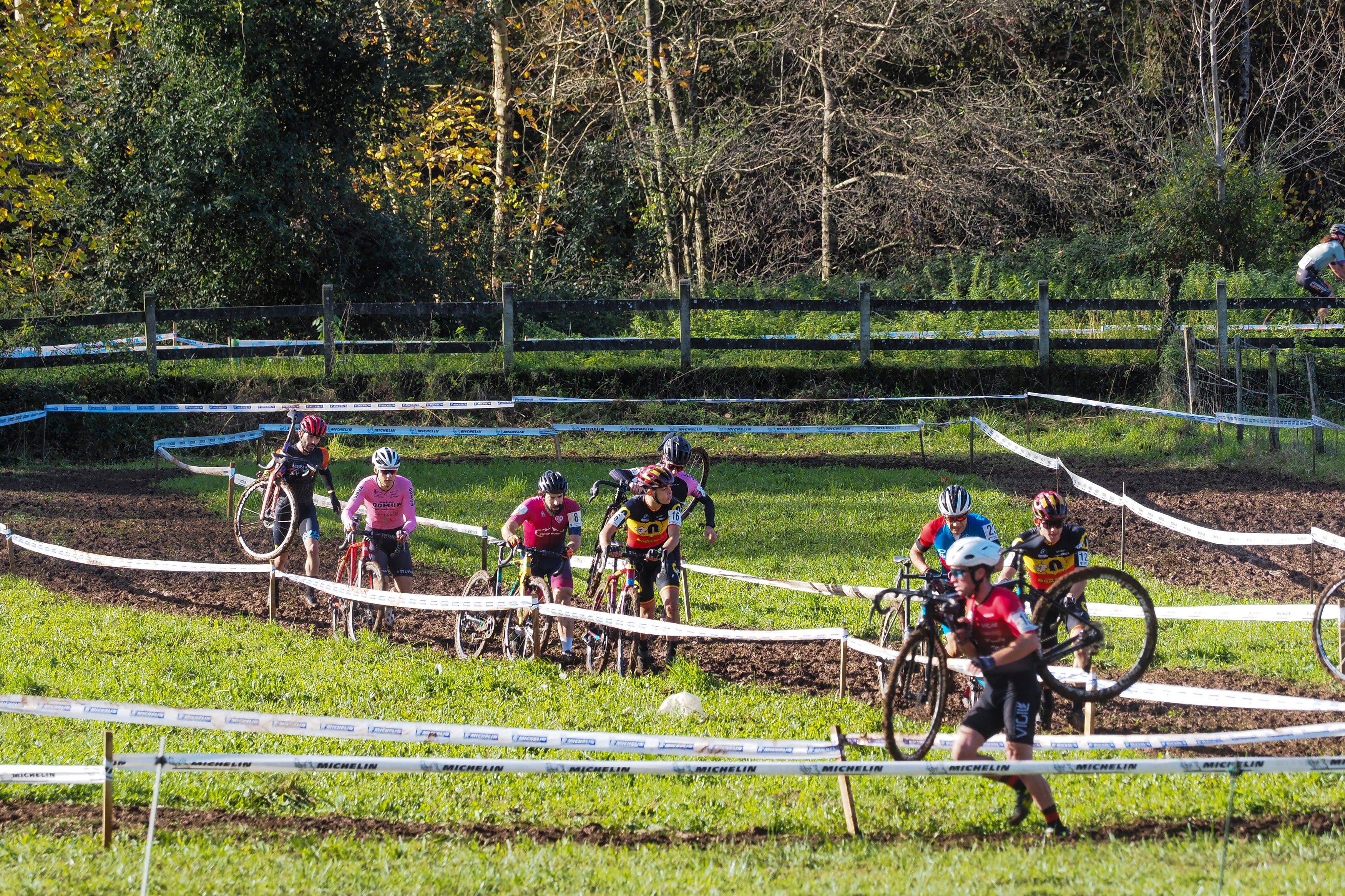 Varios participantes, en el Gran Premio Santa Bárbara.