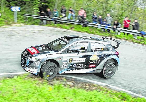 Adrián Costas y Ángel Muriedas, con su Hyundai i20 en el Rallysprint Valle del Miera.