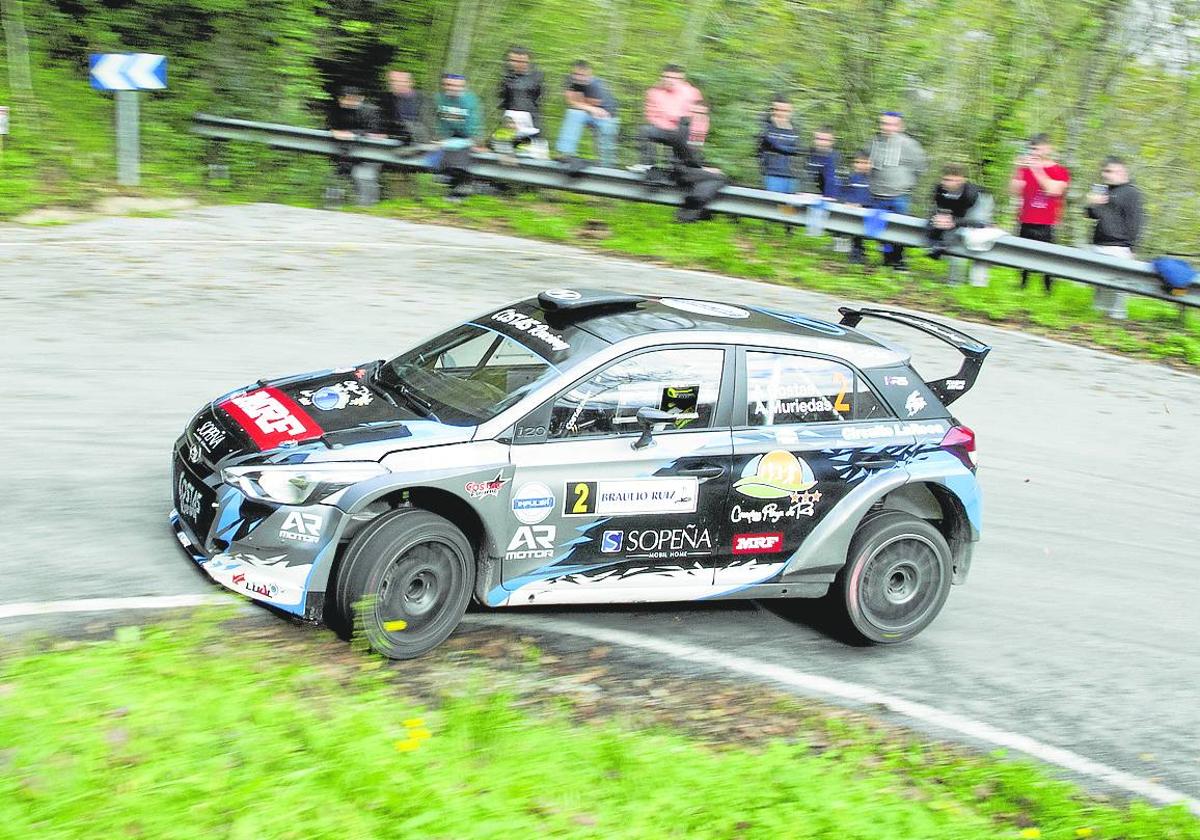 Adrián Costas y Ángel Muriedas, con su Hyundai i20 en el Rallysprint Valle del Miera.