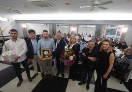 Foto de familia de los premiados durante el encuentro.