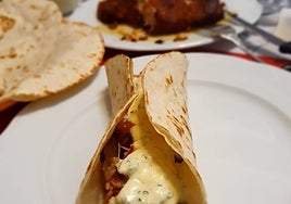 Taco de costilla de cerdo lacada con salsa de yogur.