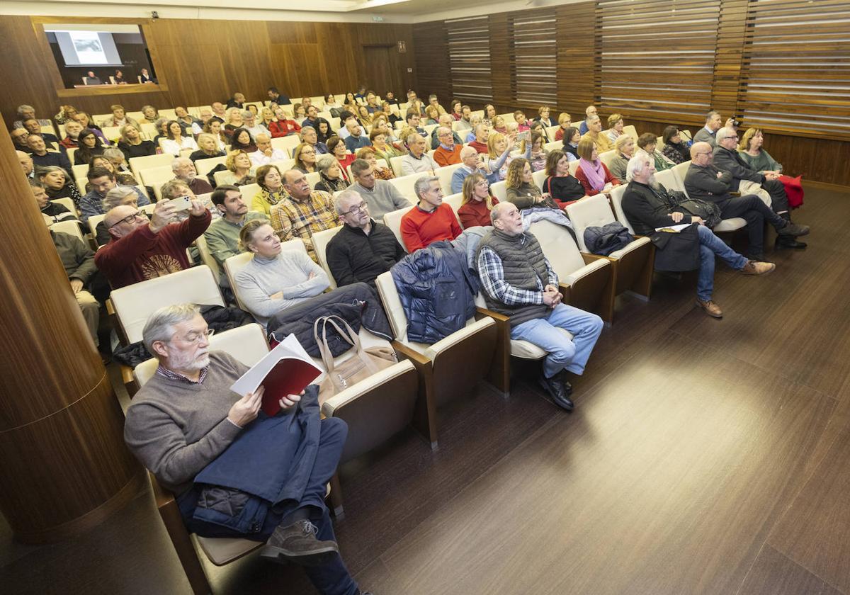 La entrega de premios de la Sociedad Cántabra de Prehistoria a los guías de las cuevas