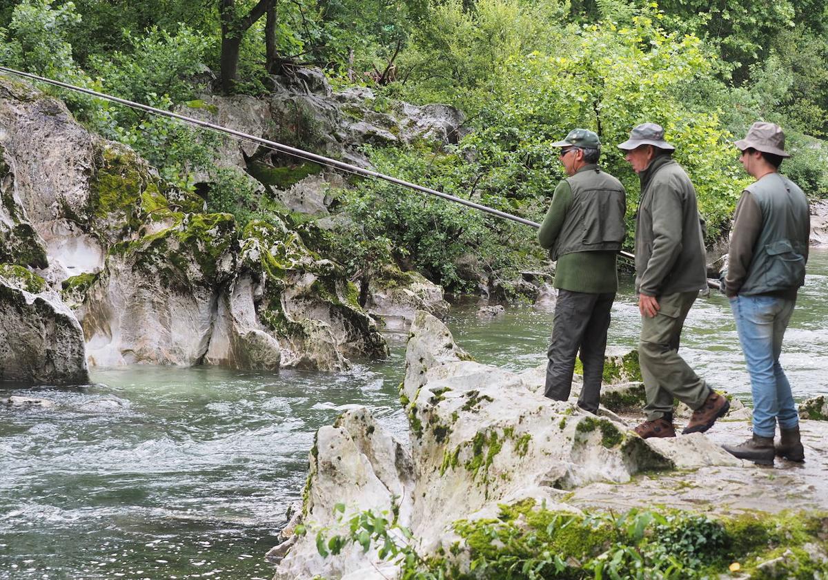 La temporada de pesca del salmón y la trucha comenzará el 31 de marzo en todos los ríos cántabros