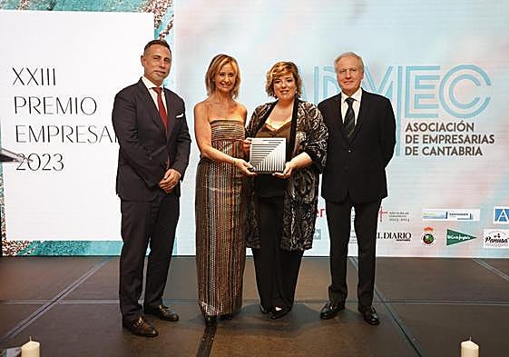 Óscar Sánchez (Banco Santander) Eva Fernández Cobo, Sylvia de Miguel y Eduardo Arasti.