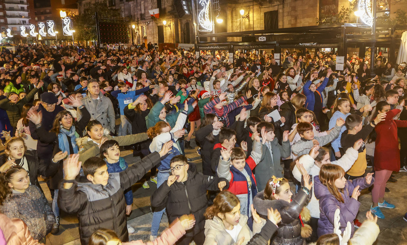 Villancicos y bailes animaron la presnetación