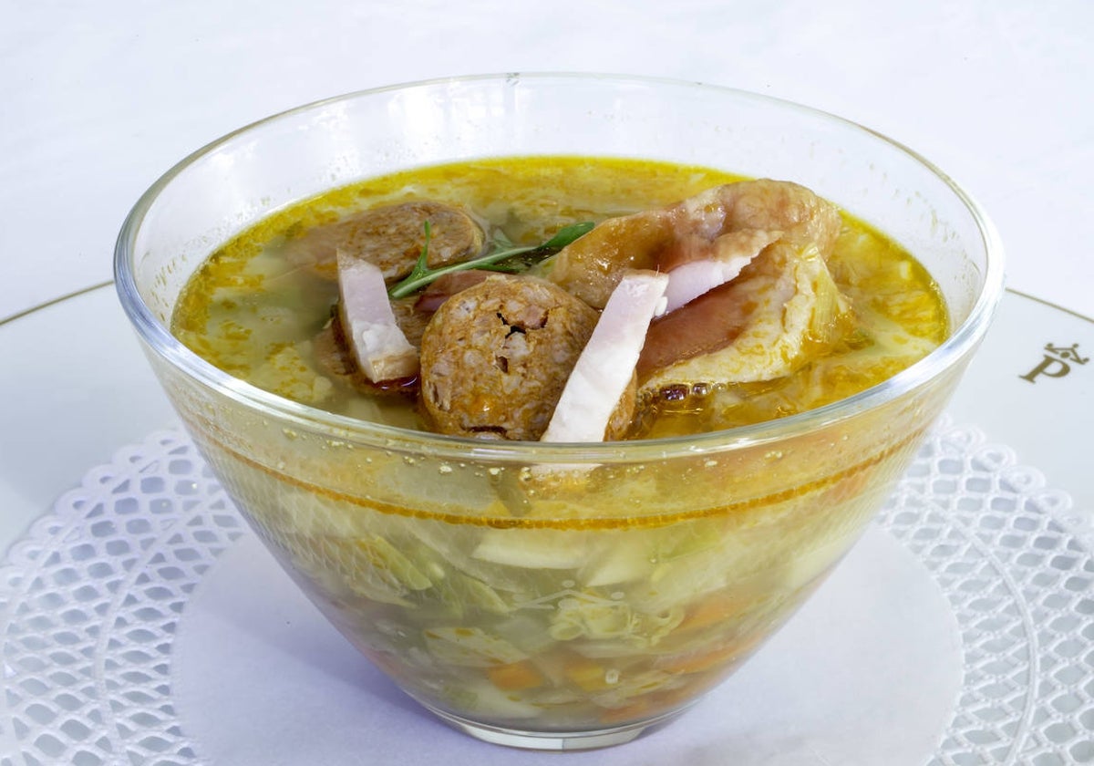 Este plato es mucho más que un ligero caldo.