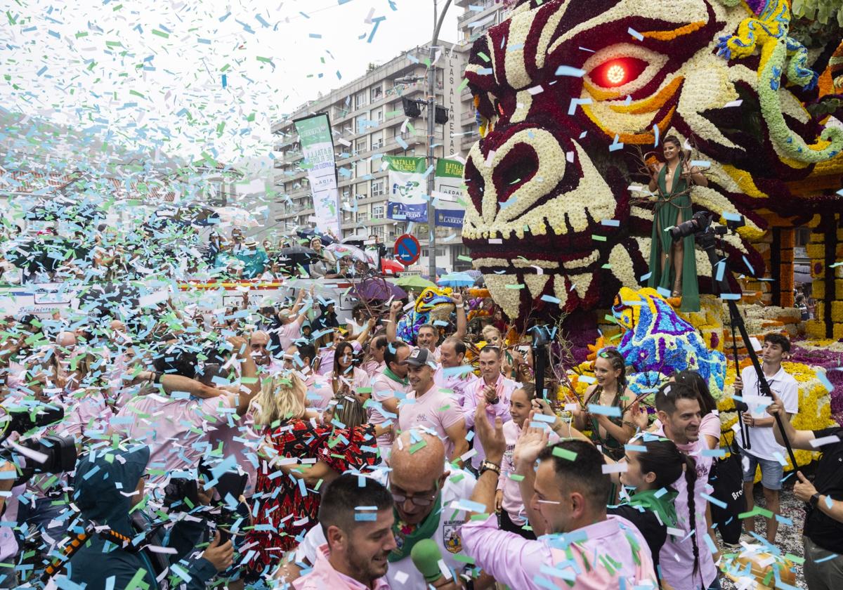 La Batalla de Flores es una de las principales citas del calendario de fiestas de Cantabria.