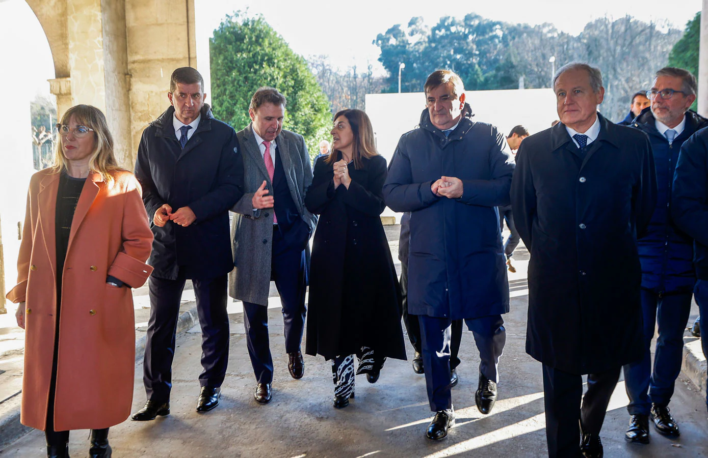 Eugenia Gómez de Diego (Delegada del Gobierno), Óscar San Emneterio, José Luis Moya Jiménez (CEO — RIC Energy); María José Sáenz de Buruaga, José Domingo San Emeterios (Copsesa); Eduardo Arasti (Consejero de Industria) y César Díaz (director del Puerto de Santander)