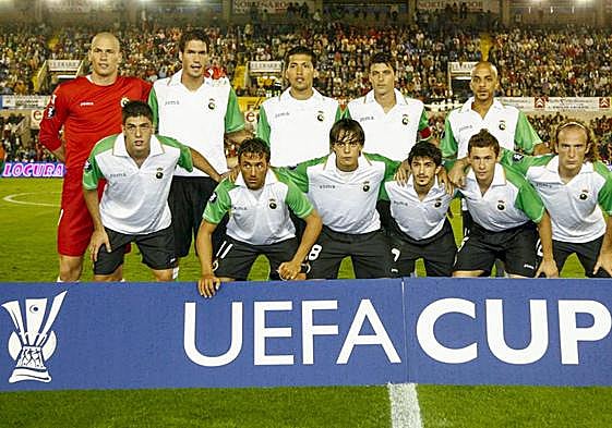 Alineación del Racing en su primer partido de la Copa de la UEFA, ante el Honka Espoo.