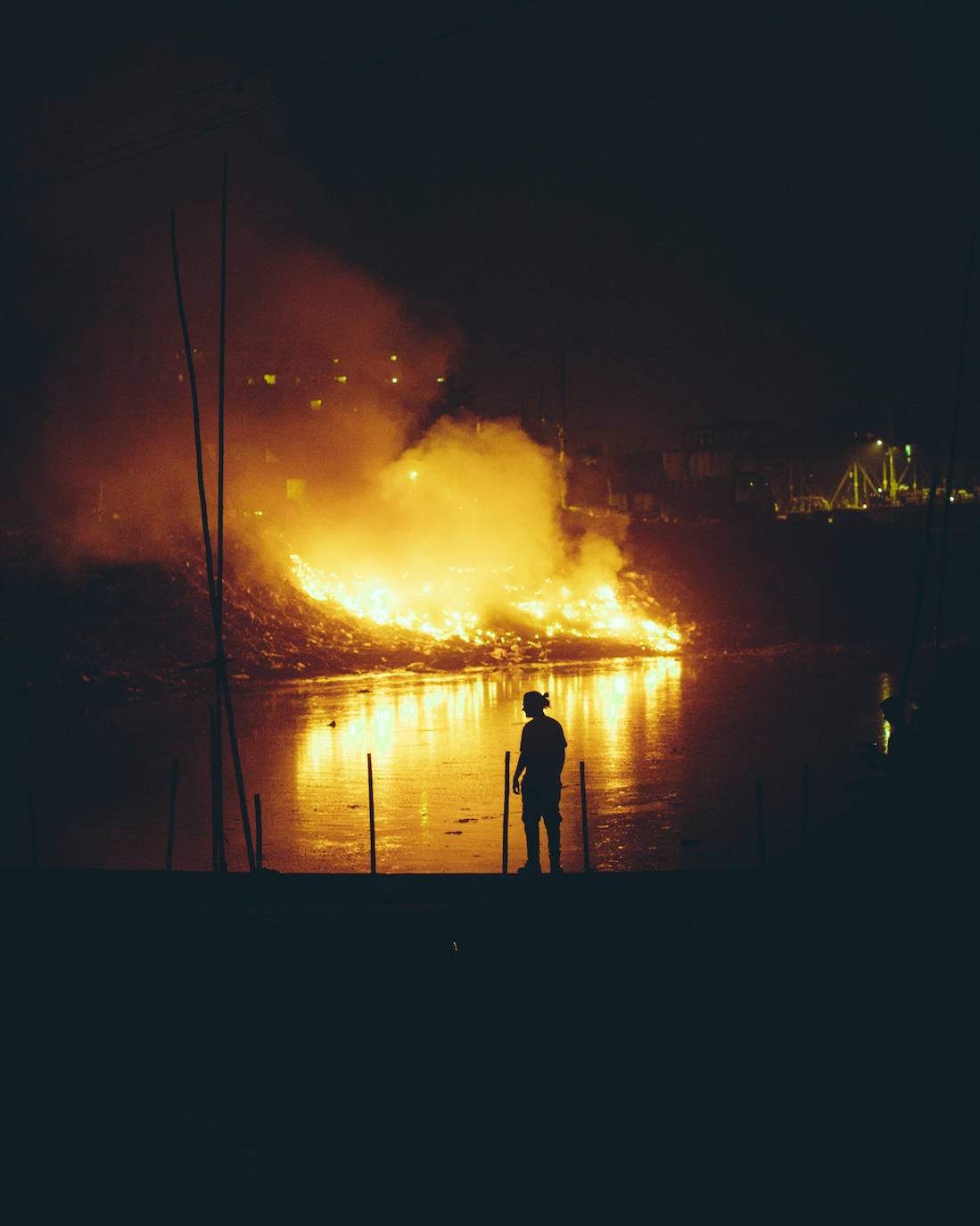 En Bangladesh, durante el reportaje en el que documenta el gravisimo problema medioambiental que sufre el país debido a la contaminación.