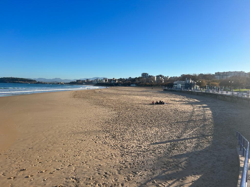 La playa de El Sardinero estaba prácticamente vacía.