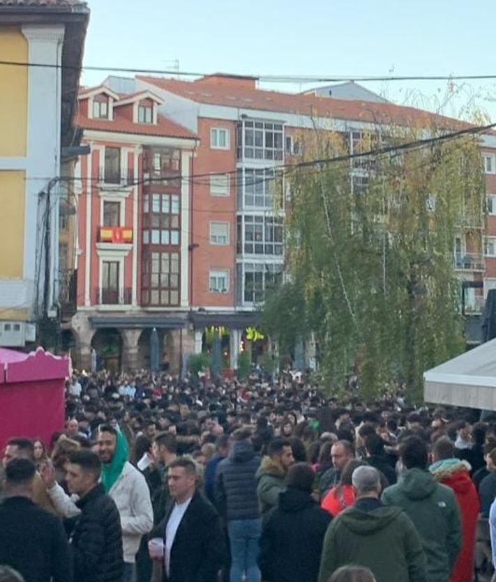 Imagen secundaria 2 - Imánges de Torrelavega durante la 'tardebuena'.