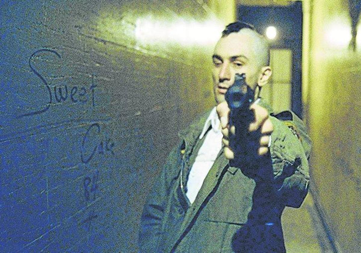 Imagen principal - Arriba, 'Taxi driver', de Martin Scorsese. Abajo, 'Círculo de la muerte', de Richard Loncraine, con Mia Farrow, y 'Retratos fantasma', filme de Kleber Mendonça Filho.