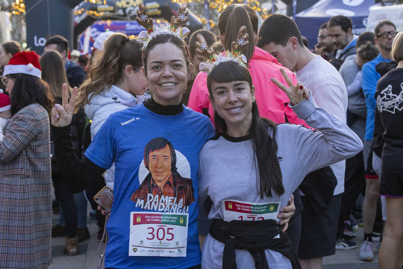 Un saludo antes de la carrera más divertida del año en Torrelavega.