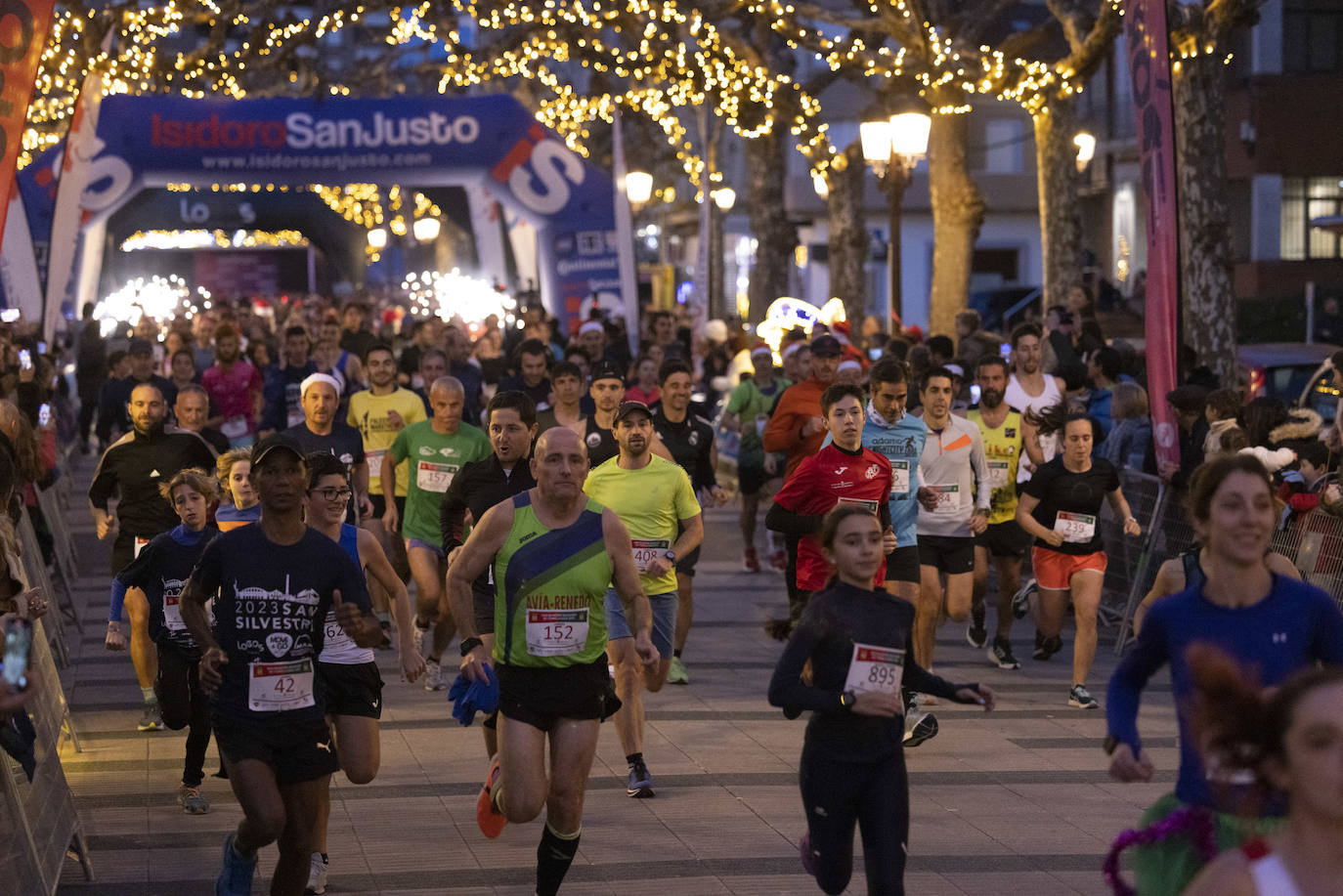 La San Silvestre de Torrelavega reunió a atletas de todas las edades.