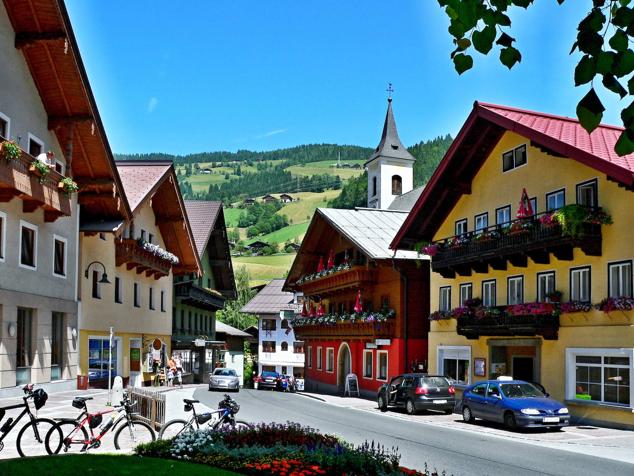 3. Wagrain, Austria. Es una ciudad comercial muy conocida por su estación de esquí y sus impresionantes rutas de senderismo con un paisaje cultural amplio.