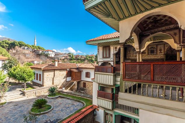 31. Birgi, Turquía. Durante siglos, esta localidad ha sido una de las ciudades más grandes de la región, actuando como un centro comercial en la histórica Ruta de la Seda, donde se producía y comercializaba una variedad de productos agrícolas, cuero, seda y tejidos. Ahora se caracteriza por el diseño y la arquitectura de sus edificios, que muestran la arquitectura tradicional turca.