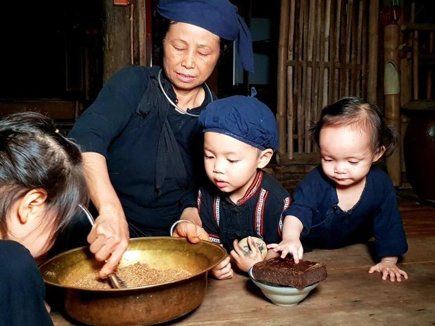 32. Thai Hai, Vietnam. Este pueblo promueve la cultura tradicional para potenciar productos turísticos como principales atractivos: su idioma, costumbres, rituales, ceremonias y vestimenta.