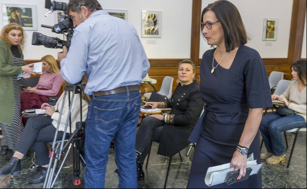 La alcaldesa ha comprecido hoy ante los medios 