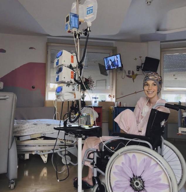 En uno de sus ingresos en el hospital: "Con la sonrisa al fin del mundo", escribía.