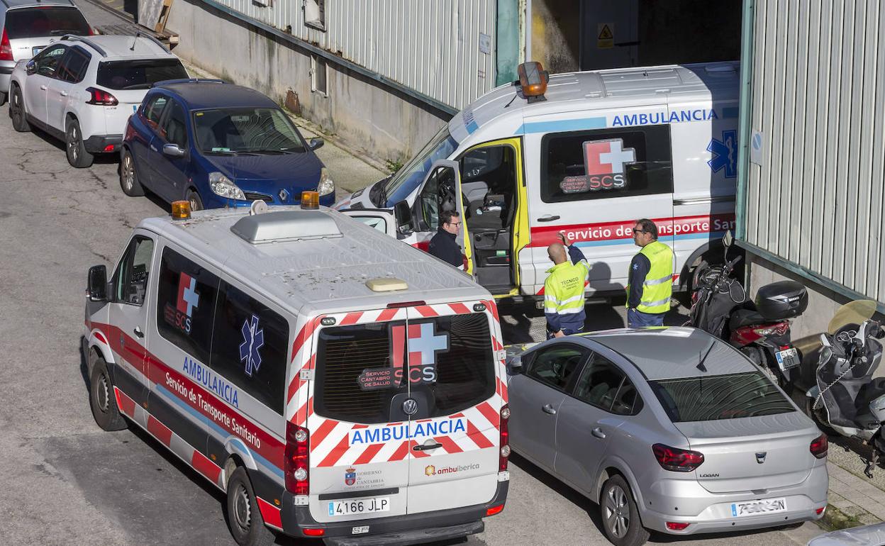 La nueva adjudicataria del servicio de transporte sanitario en Cantabria deberá subrogar al personal de la actual adjudicataria, medio millar de empleados. 