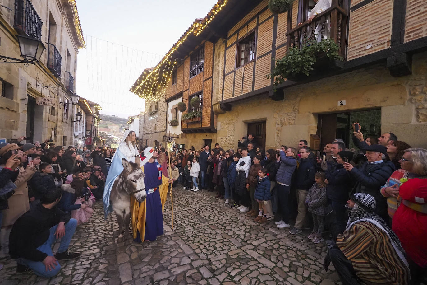 Fotos: Cabalgata de los Reyes Magos en Santillana del Mar