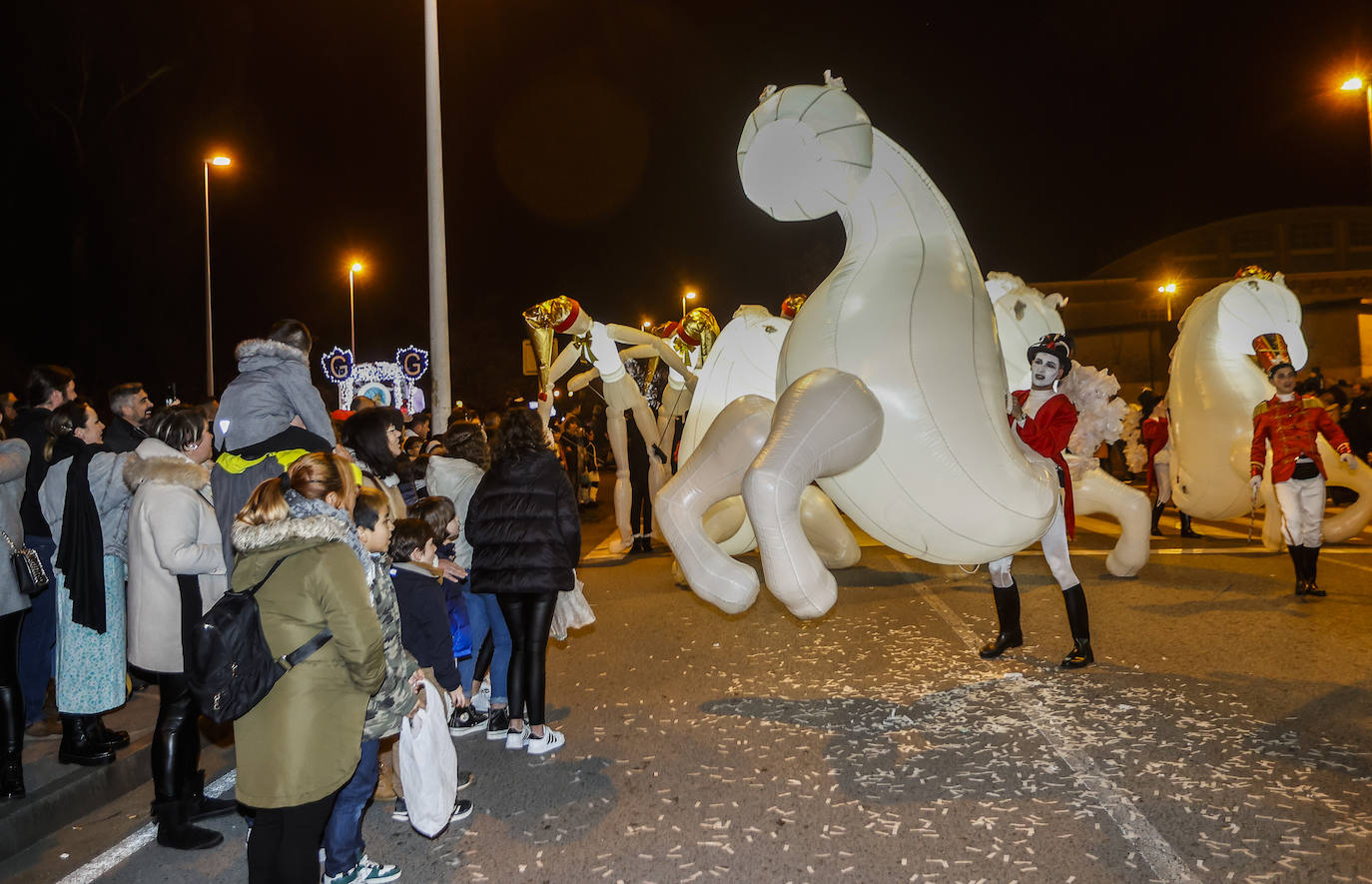 Fotos: La Cabalgata de los Reyes Magos en Torrelavega