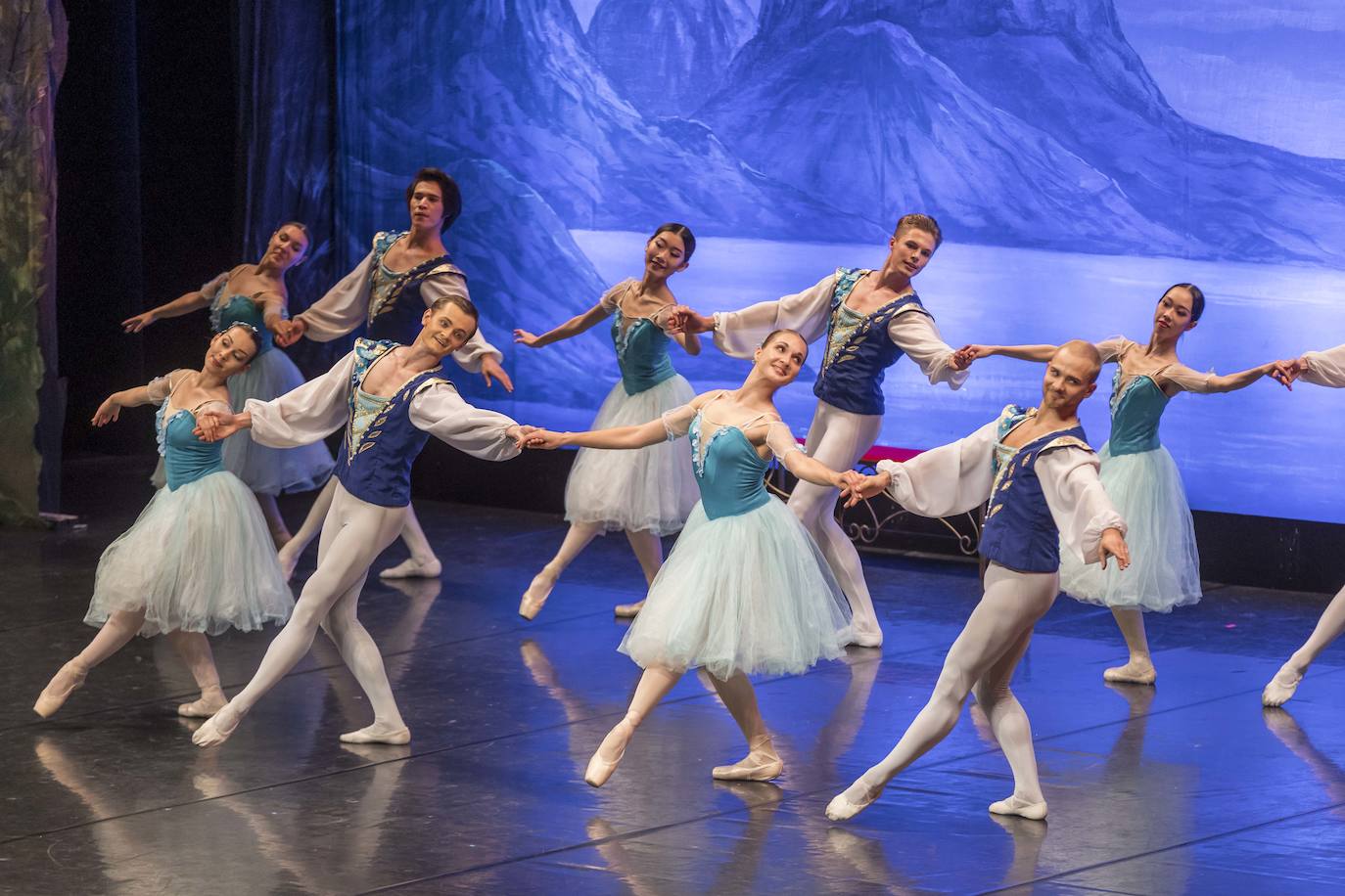 Fotos: Las mejores imágenes de &#039;El lago de los cisnes&#039; del Ballet de Kiev en Santander