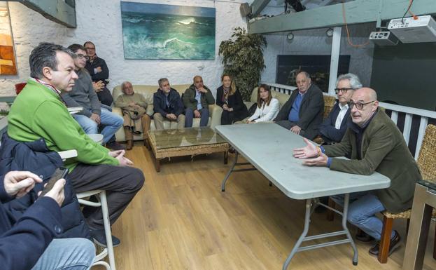 Félix Álvarez, esta mañana, acompañando a Carlos Pérez-Nievas,