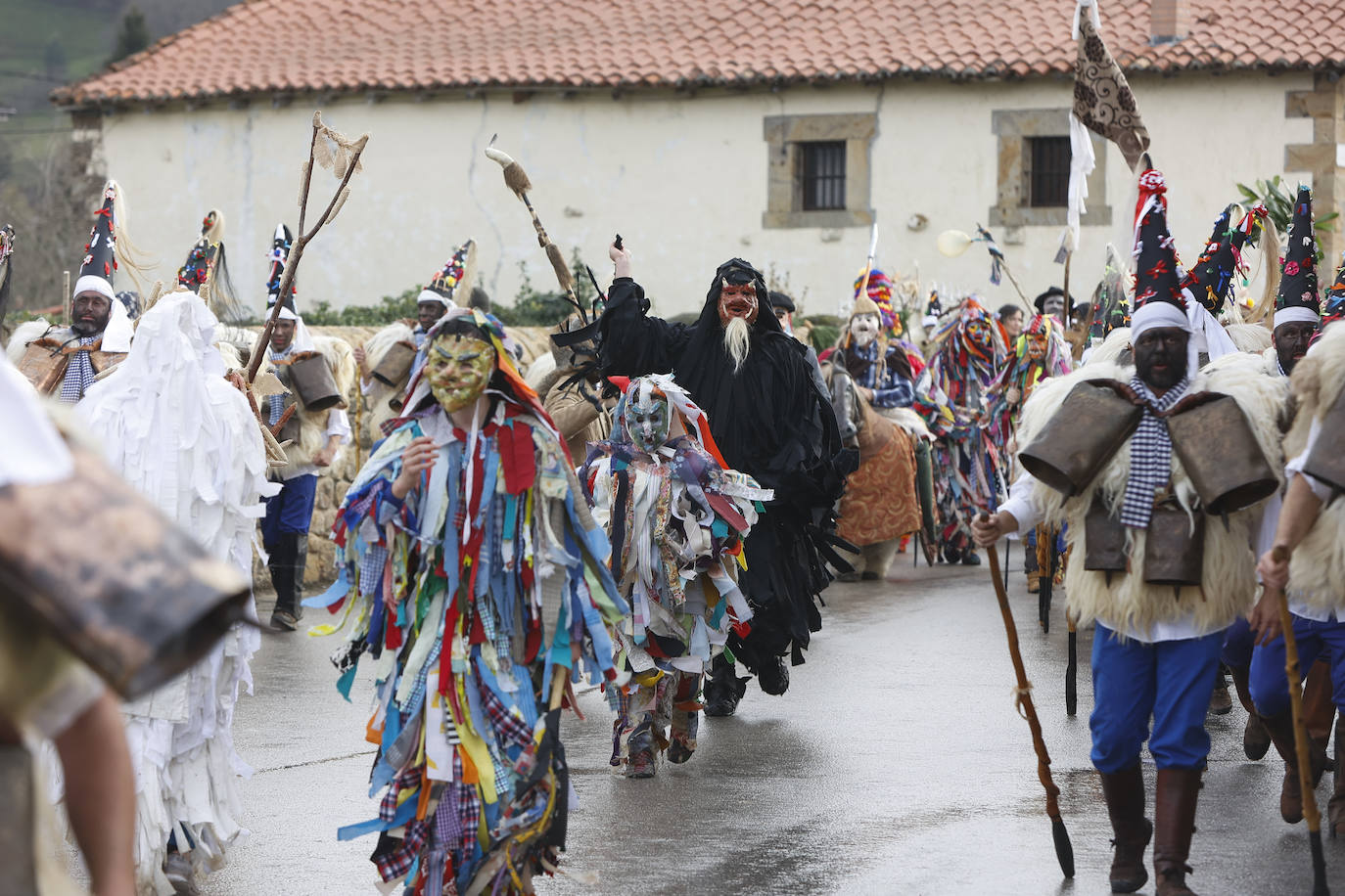 La Vijanera se convirtió en una cita multitudinaria en su regreso al ritmo de más de 500 campanos