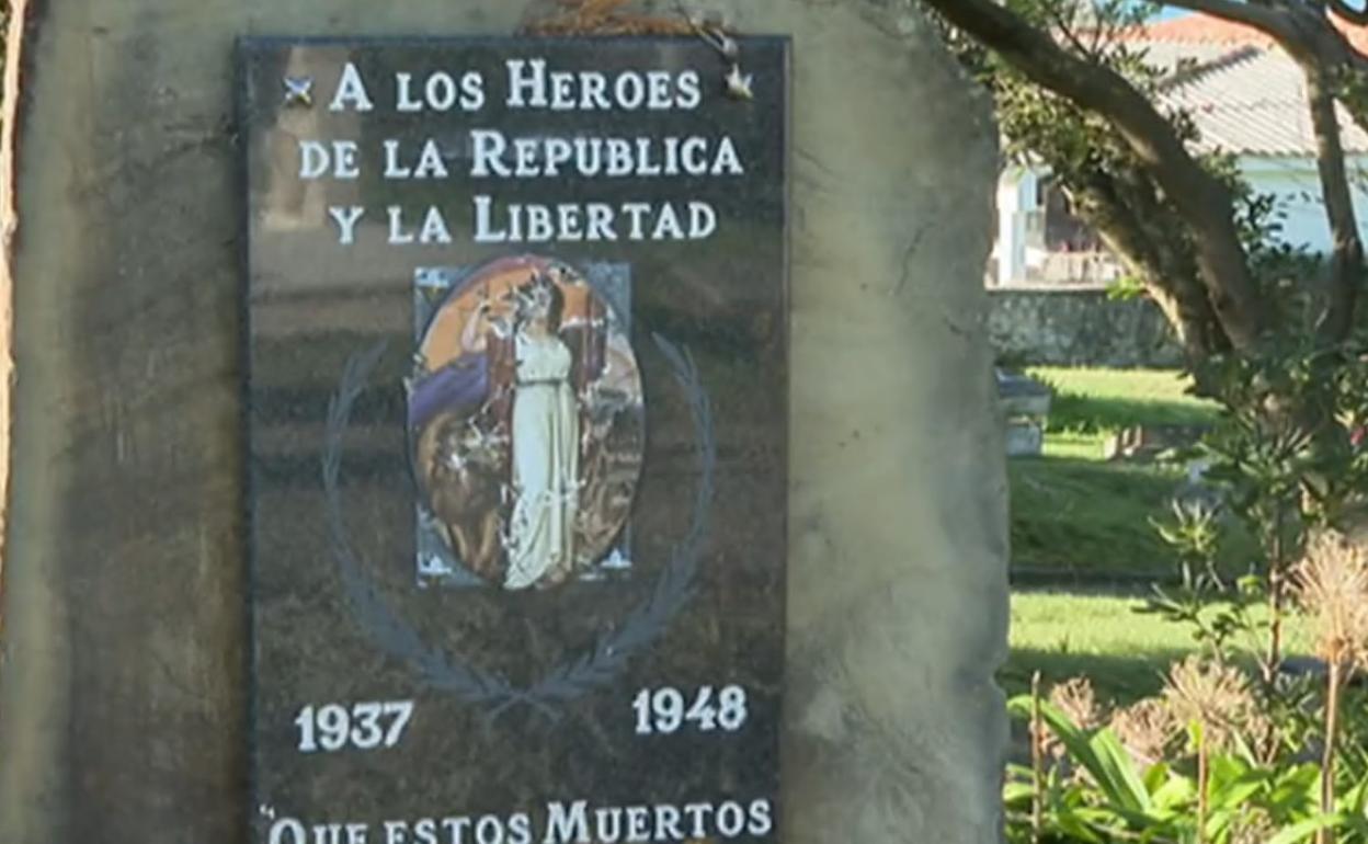 Placa símbolo de la República que sido objeto del ataque-