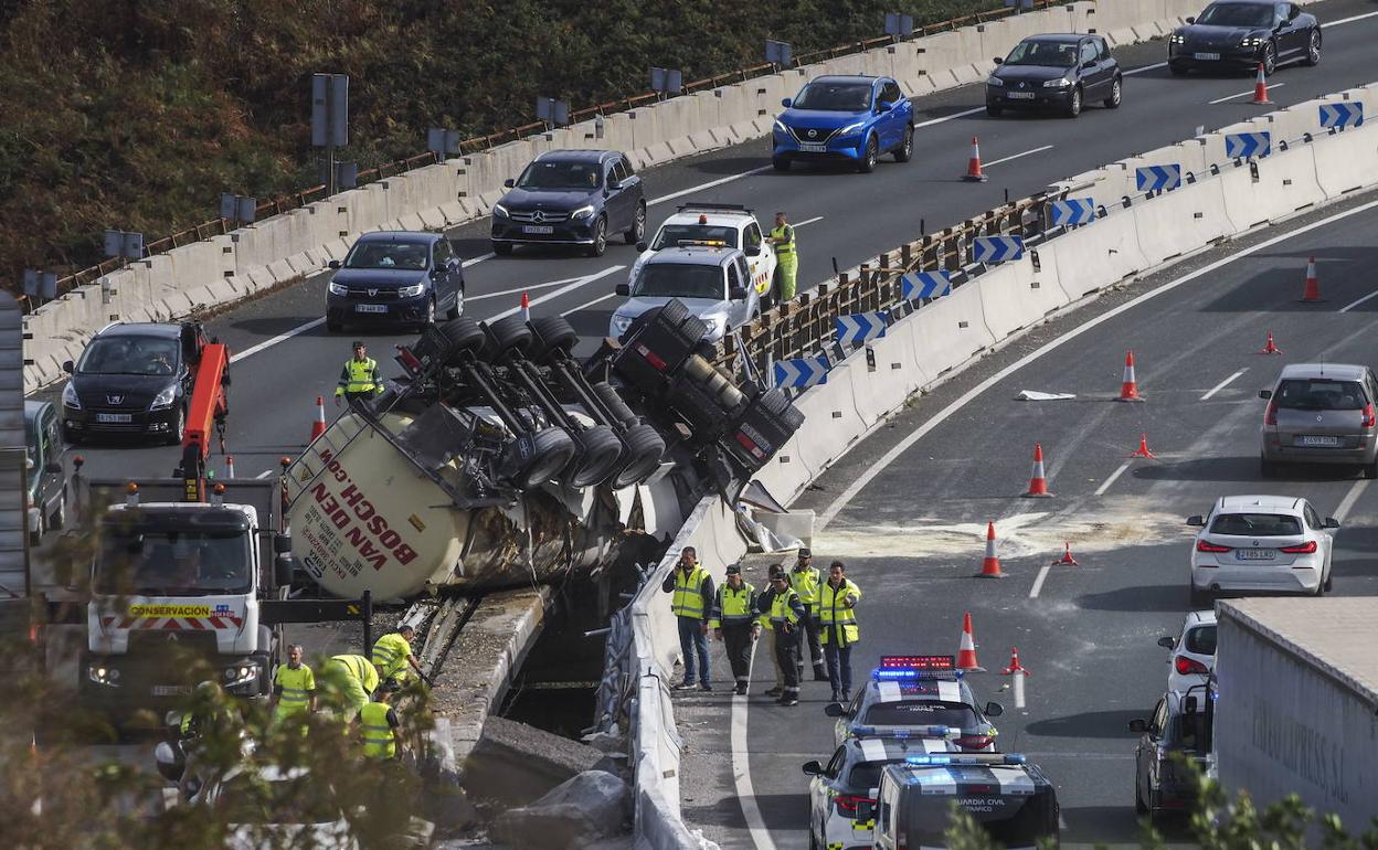 Uno de los accidentes más aparatosos de 2022 en Cantabria se registró en Ontón.