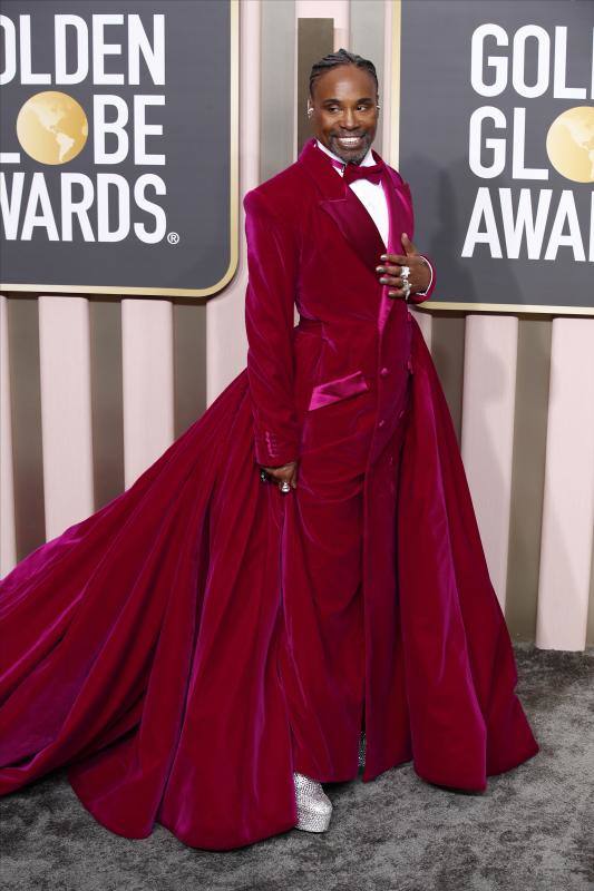 Bien de terciopelo fucsia y capa para el siempre original Billy Porter, vestido por Christian Siriano.