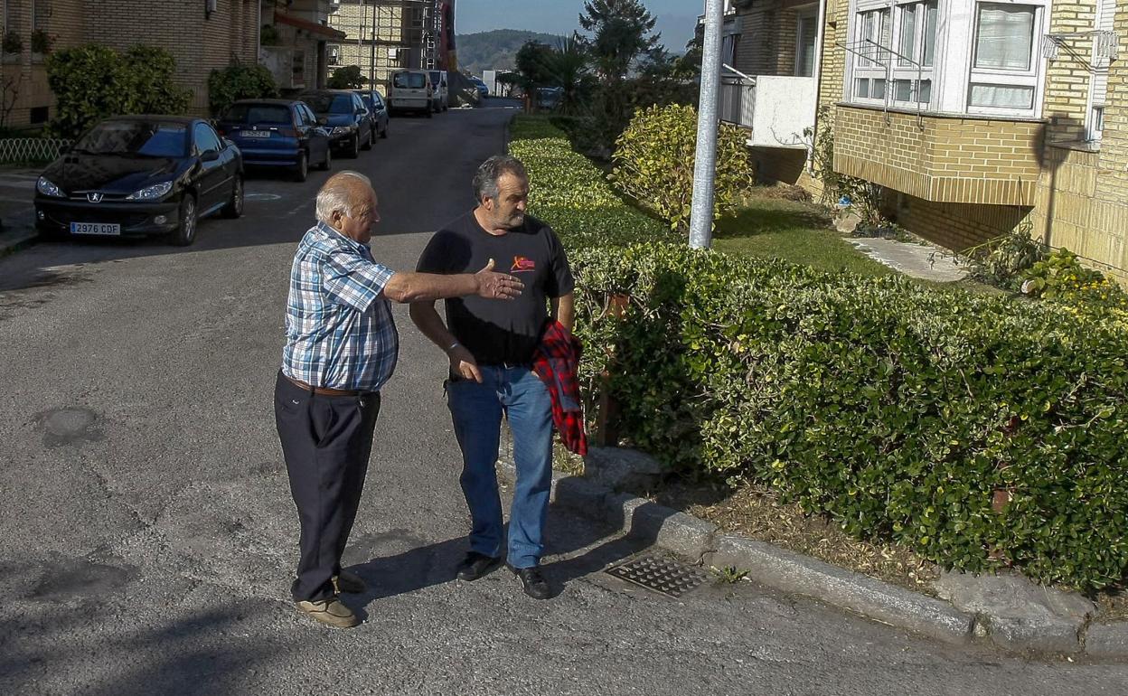 Eladio, a la izquierda, con Roberto Ortiz, en la Colonia El Impulsor. 