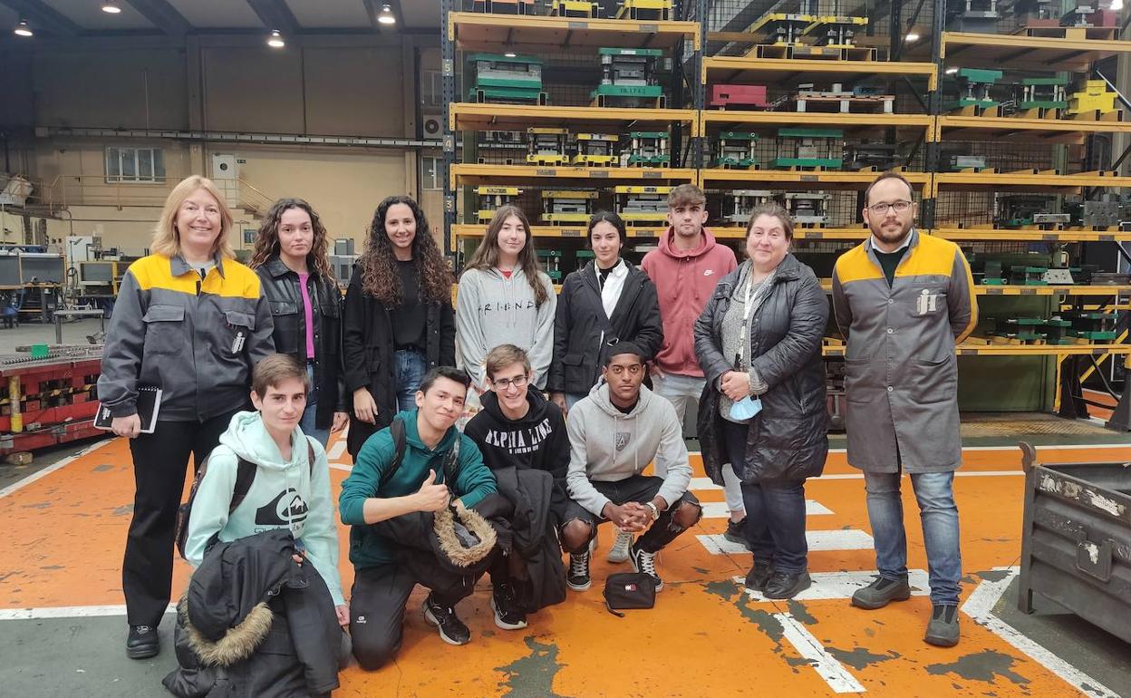 El alumnado del IES Nuestra Señora de Los Remedios visita Industrias Jacinto Herrero