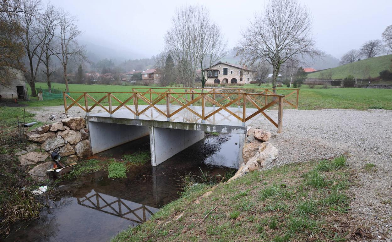 Puente construido sobre el arroyo Santisteban, en el pueblo de Santibáñez. 