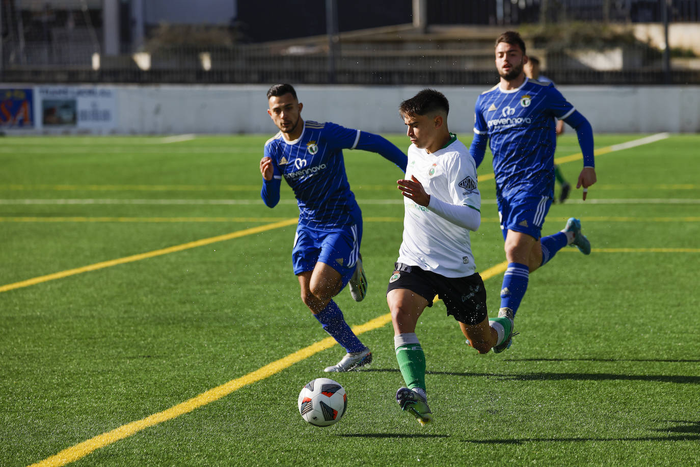 Fotos: El Rayo Cantabria empata anteel Burgos Promesas