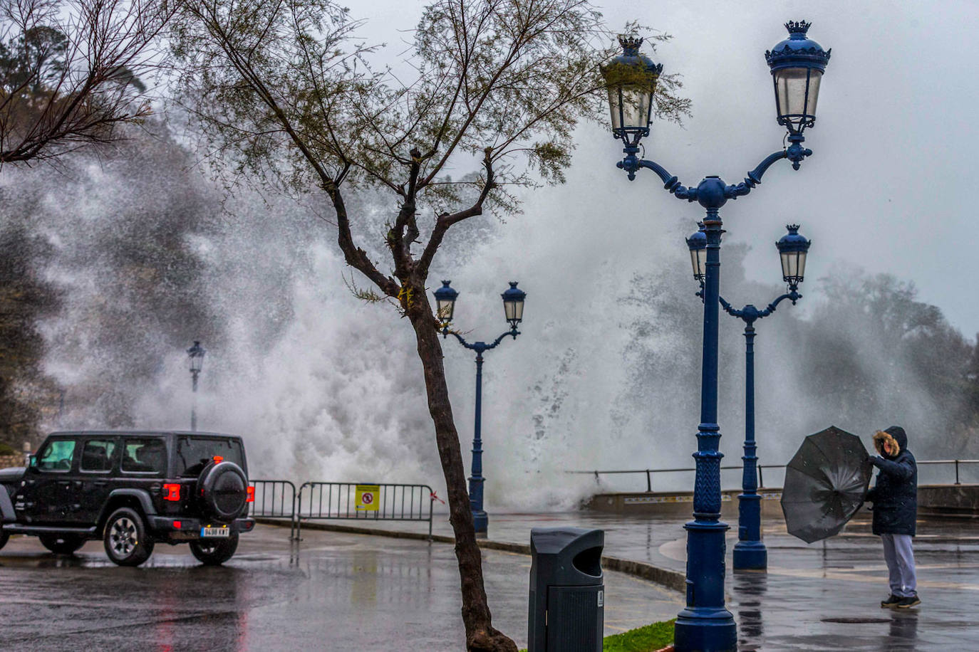 El Ayuntamiento ha pedido prudencia a los ciudadanos para que sigan las indicaciones de los servicios de emergencias y protección ciudadana.