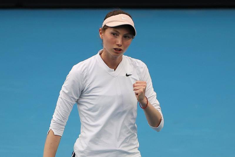 La tenista torrelaveguense ha derrotado en tres sets a la canadiense Bianca Andreescu, número 42 del mundo, y ya está en la tercera ronda del Open de Australia